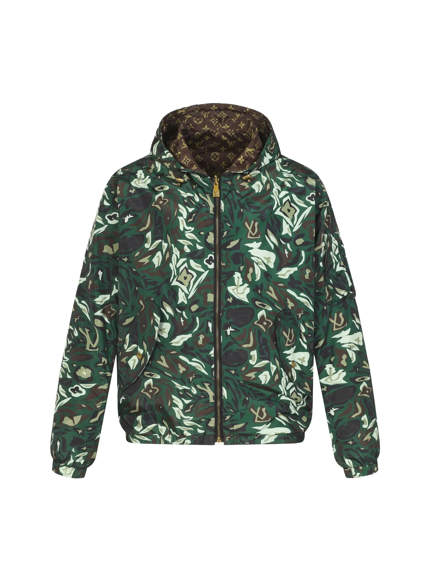 🅿️540 Louis Vuitton/Louis Vuitton camouflage presbyopic double-sided jacket. The original version was purchased for 23,000. It can be worn on both sides and can be switched between the two styles at will. Needless to say, the style is low-key and luxurious. Both sides bring out the 1V classic elements. The loose version makes the upper body casual and comfortable. The solid color side is a soft shell model, the solid color is simple, only the chest is decorated with leather, the inside and outside hardware are all double-sided engraved, and the original version can be customized and dyed. The clothes are of the same color with no color difference, and the labor cost is expensive. The lining is made of silk jacquard fabric, and the classic full-width logo jacquard process requires everything to be woven, and the process cost is extremely high. Size: 46 48 50 52